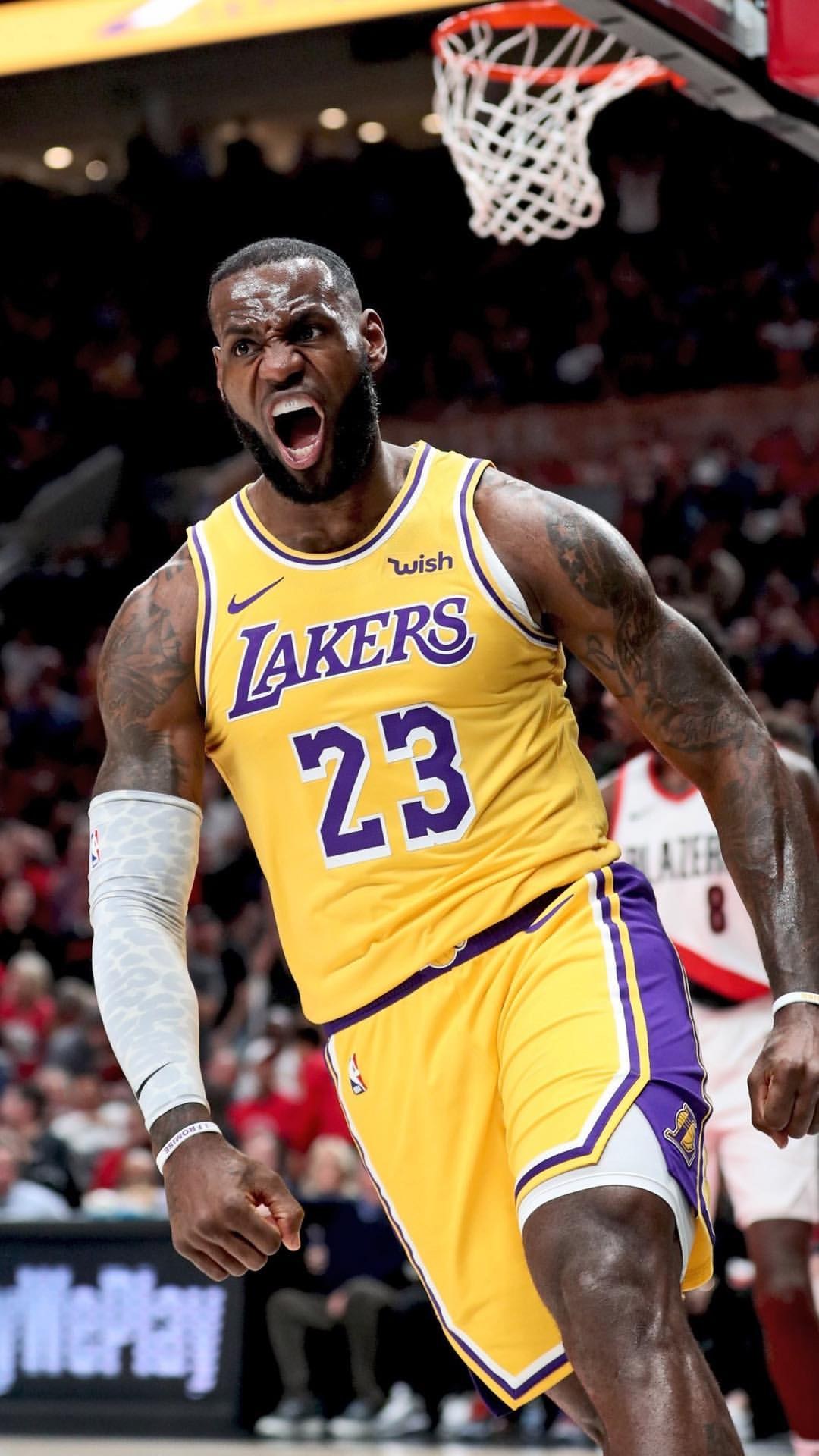 詹皇威少对阵勇士将完成赛季首秀,詹姆斯28分威少三双湖人轻取魔术