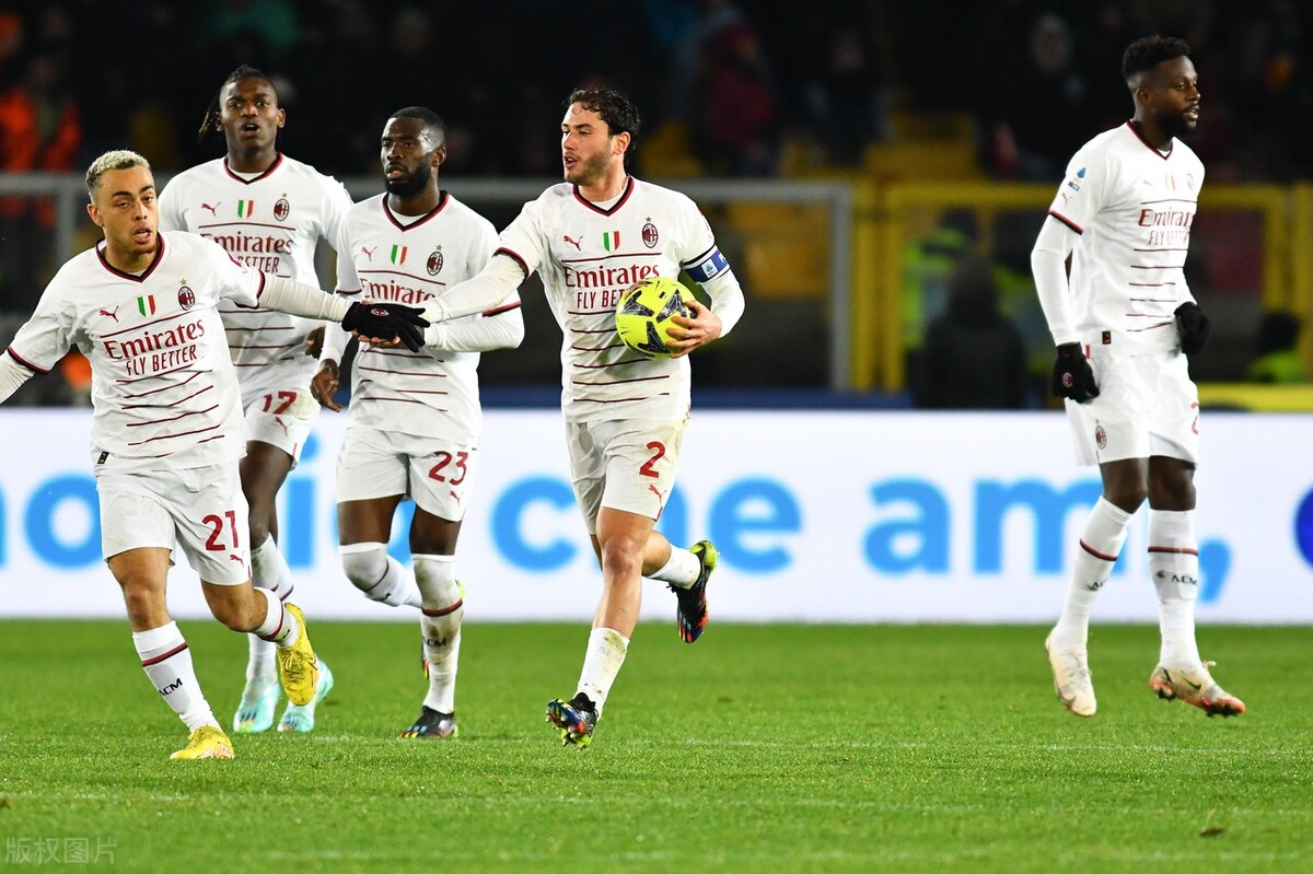 春节假期足坛好戏上演，意大利超级杯米兰德比用精彩对决给您拜年