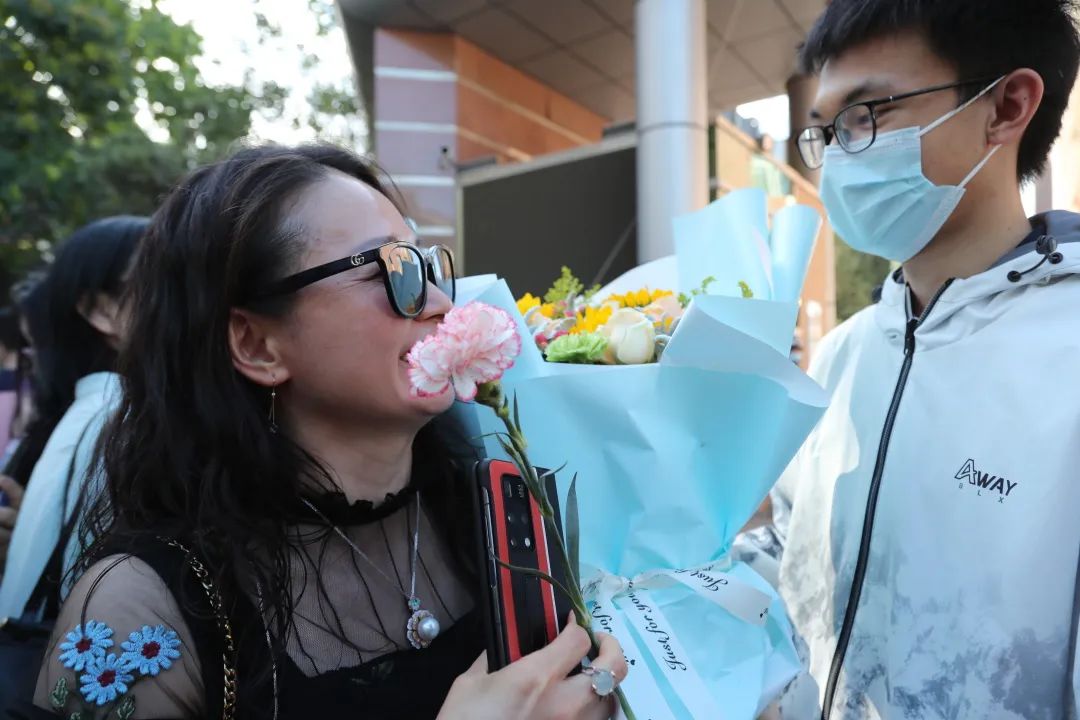 北京市第十八中学高考后“附加题”：康乃馨的归属