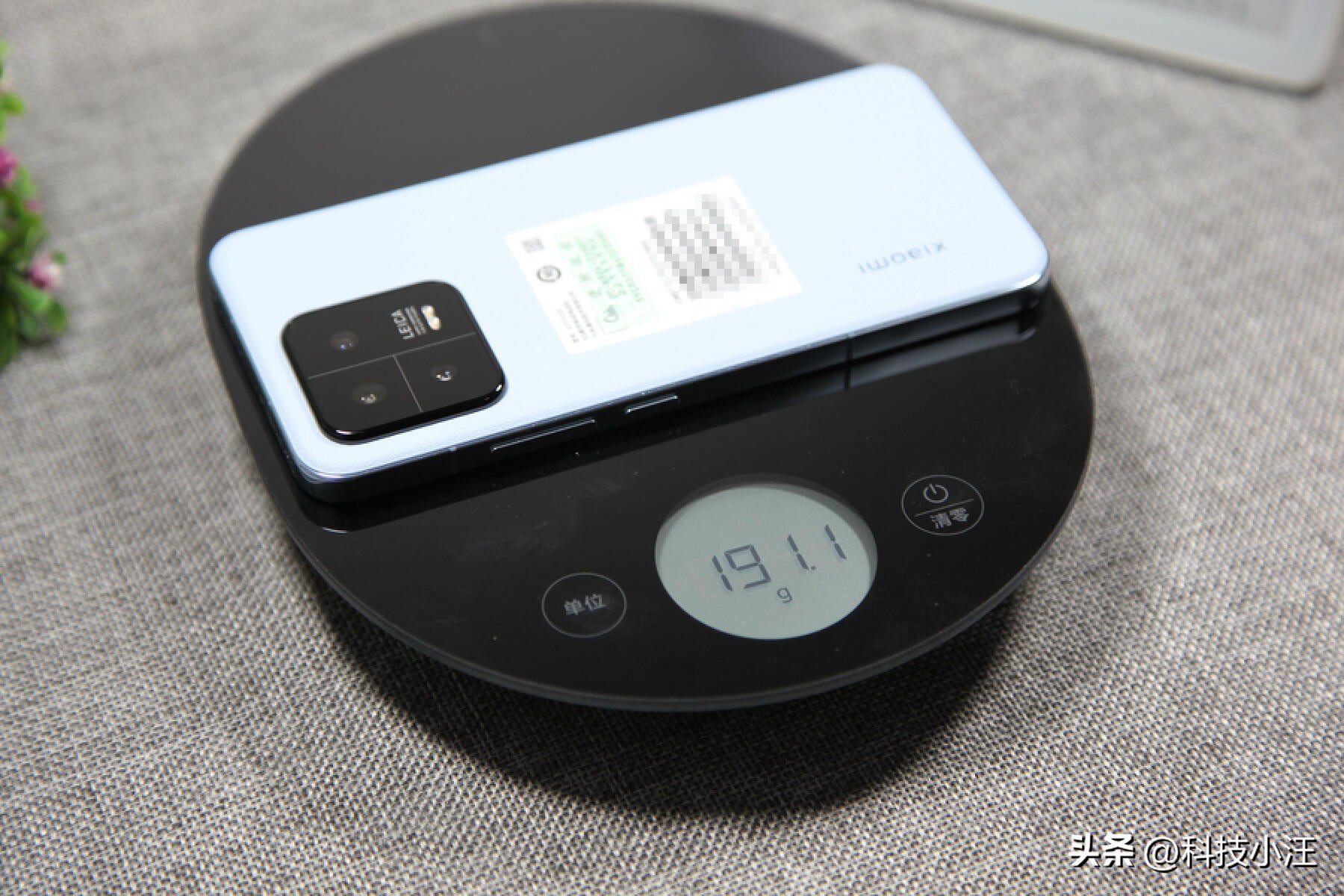 小米13远山蓝是科技纳米皮吗,小米13远山蓝玻璃版