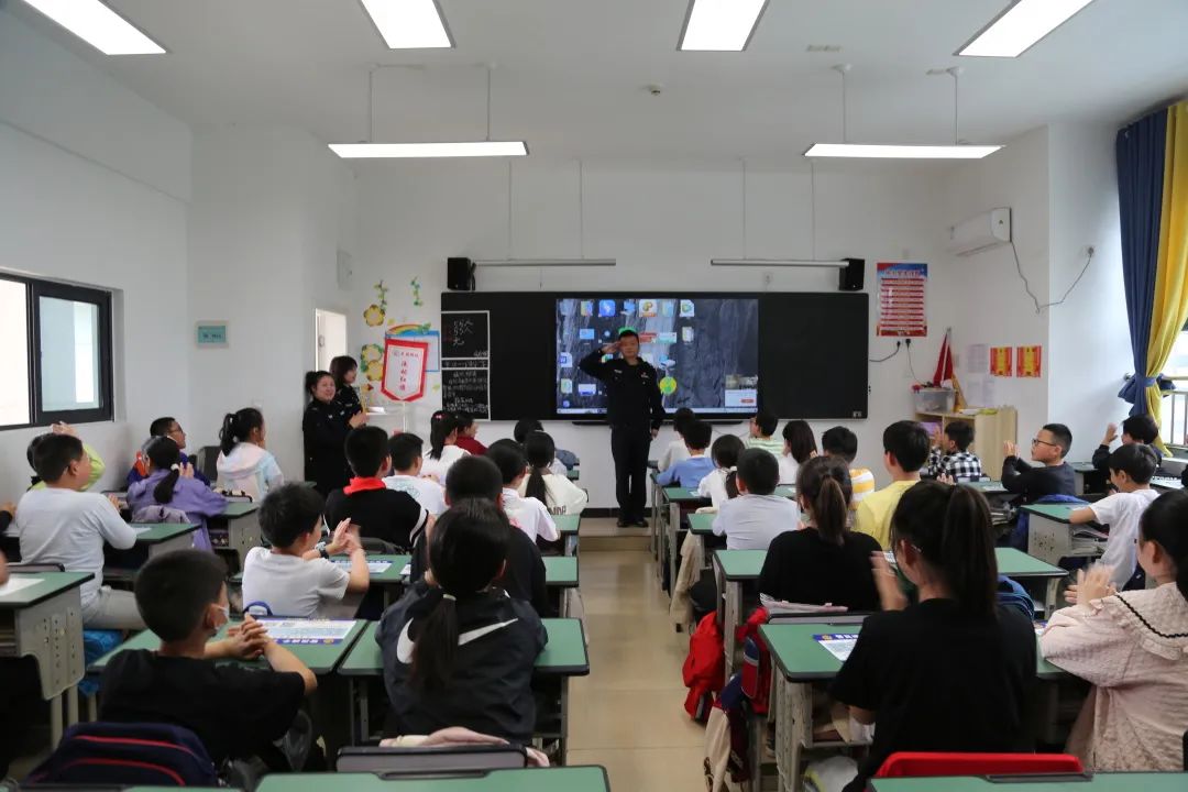 【4•15全民国家安全教育日】石首市公安局开展全民国家安全教育日网络安全宣传活动