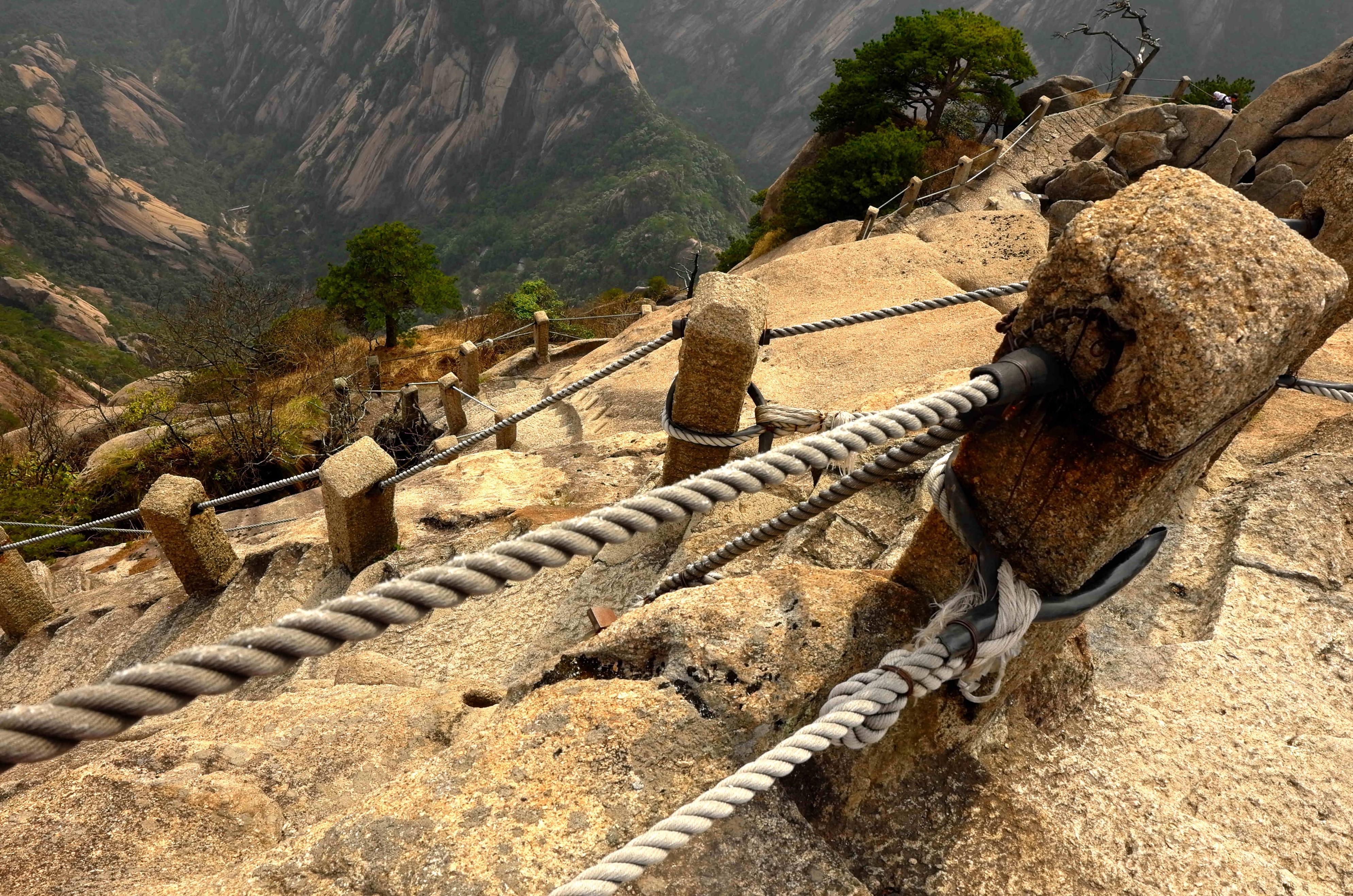 黄山天都峰会走鲫鱼背吗,黄山天都峰鲫鱼背第一视角