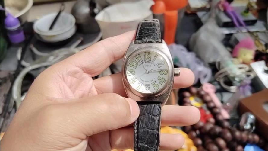 地摊捡漏瑞士手表,地摊市场捡漏老手表