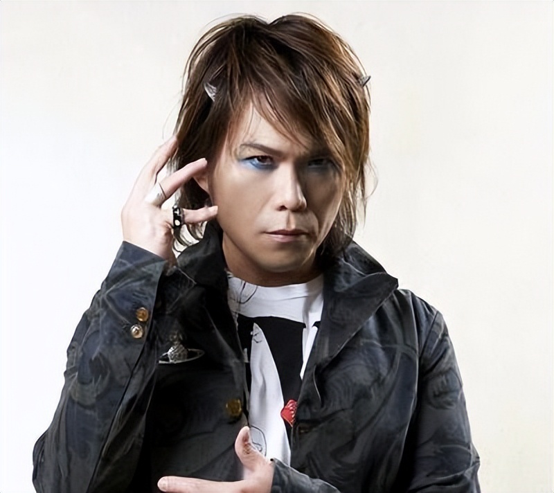 “摇滚皇帝”伍佰，让刘德华狂赚两个亿，大半个乐坛都在向他邀歌