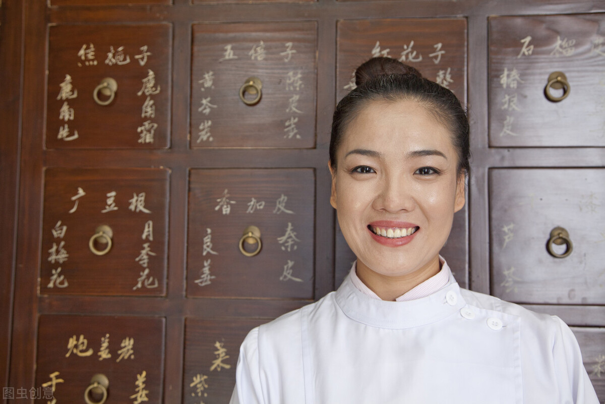 冬天怕冷手脚冰凉是什么原因呀,夏天手脚心发热冬天怕冷手脚冰凉