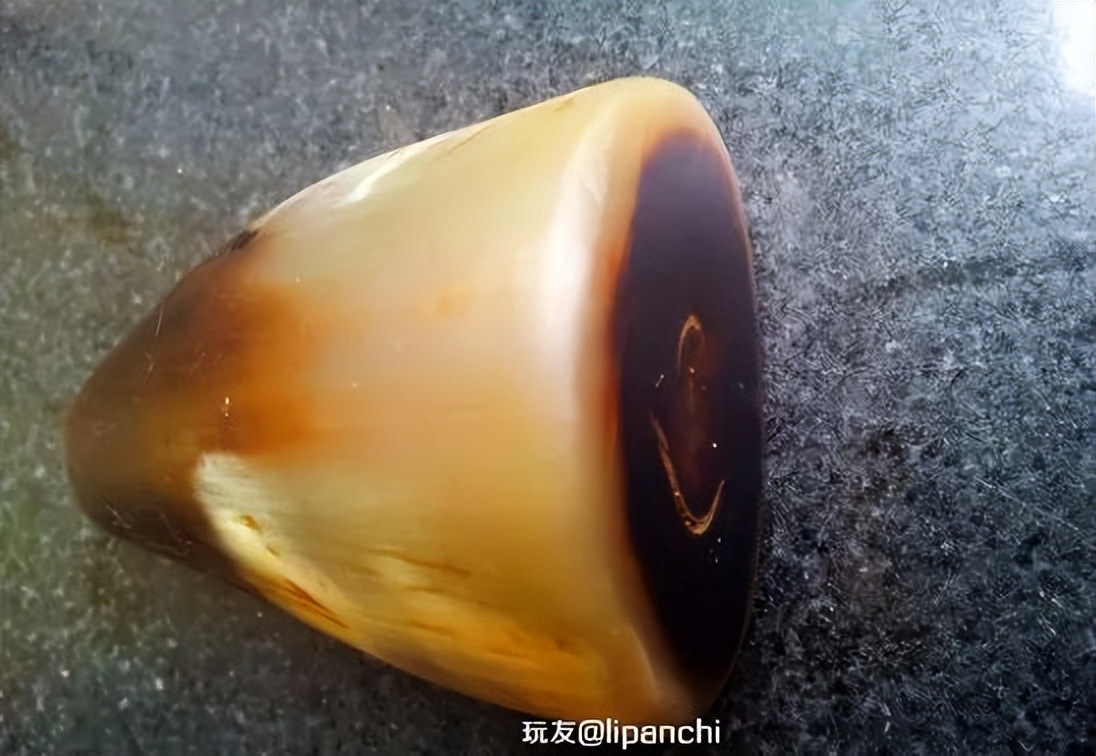 牦牛角盘玩前后对比,牦牛角能盘出包浆吗