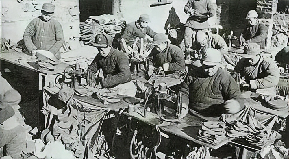 八路军、新四军的军服到底是灰色还是黄色？