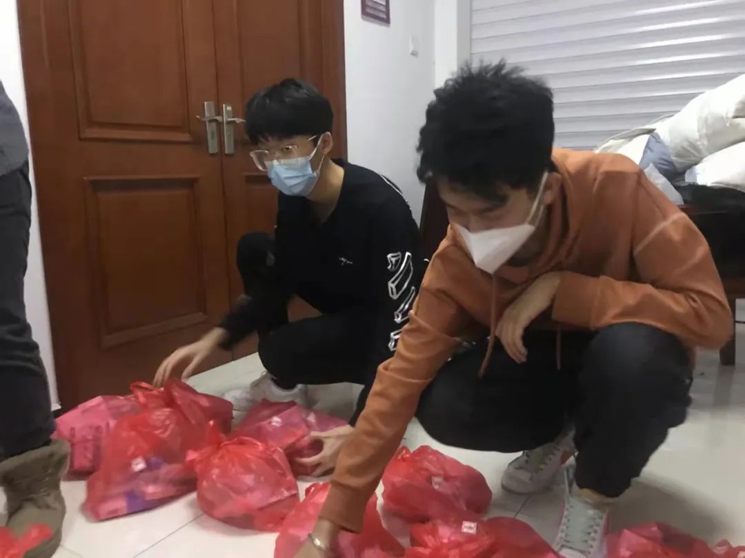 万众一心众志成城战必胜,众志成城坚决打赢病毒抗击战