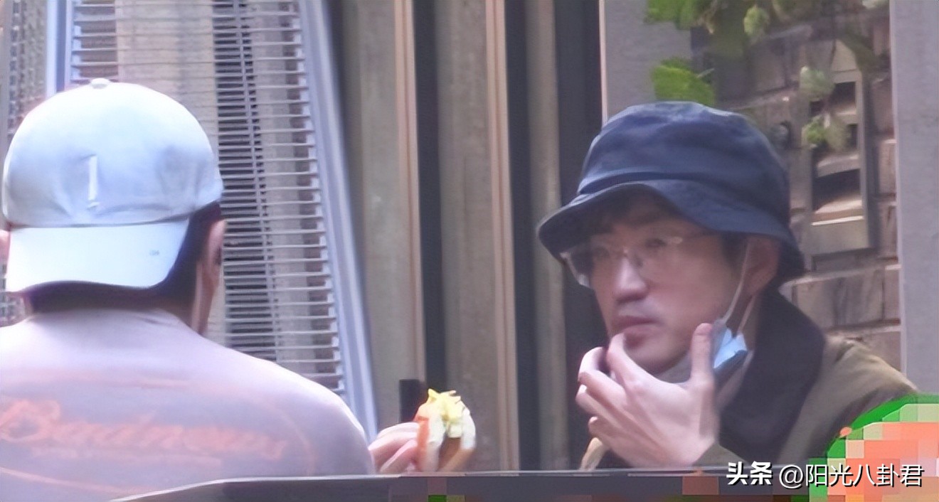 指甲缝藏泥、便后不洗手，人前光鲜的明星们，私下一个比一个邋遢