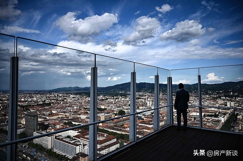 顶楼带露台和一楼带花园哪个好,100平方顶楼复式带露台花园