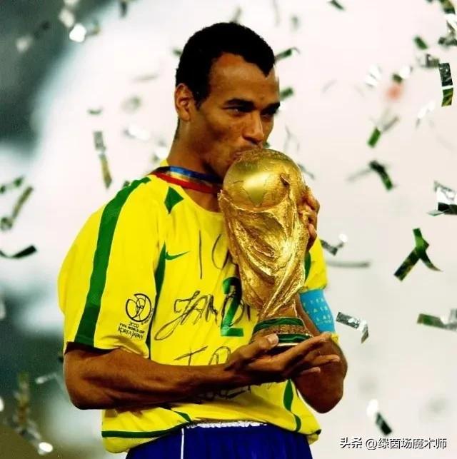 盘点足坛历史十大传奇球星,00后足坛十大新星后卫