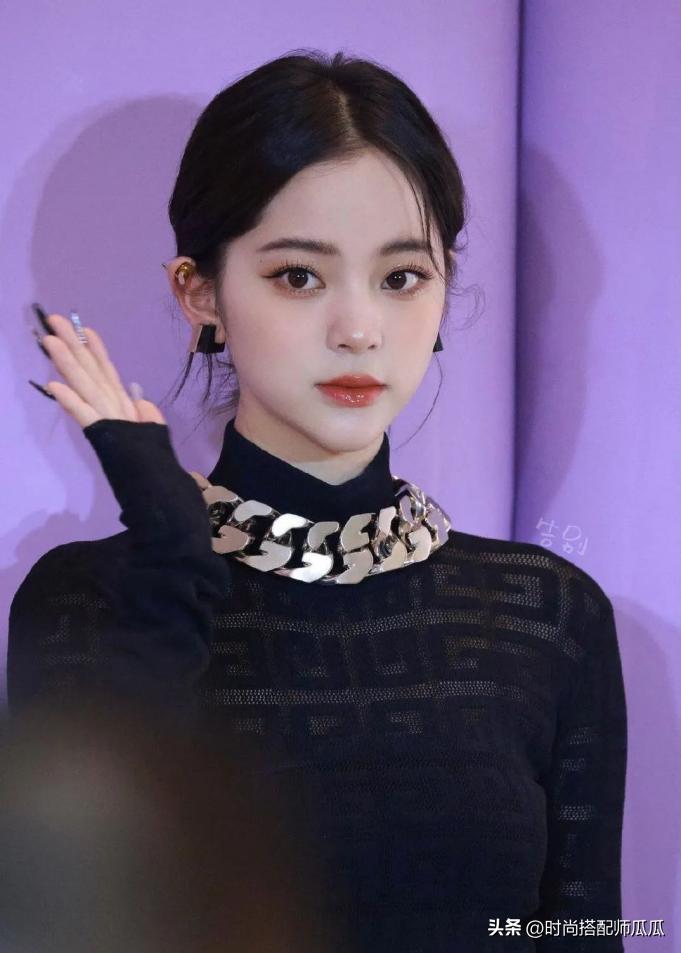 圆脸的女生适合直发吗,圆脸能留黑直发吗