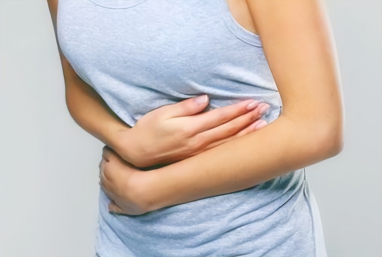 小肠湿热下注有什么表现,舌苔厚腻是湿热下注的表现吗