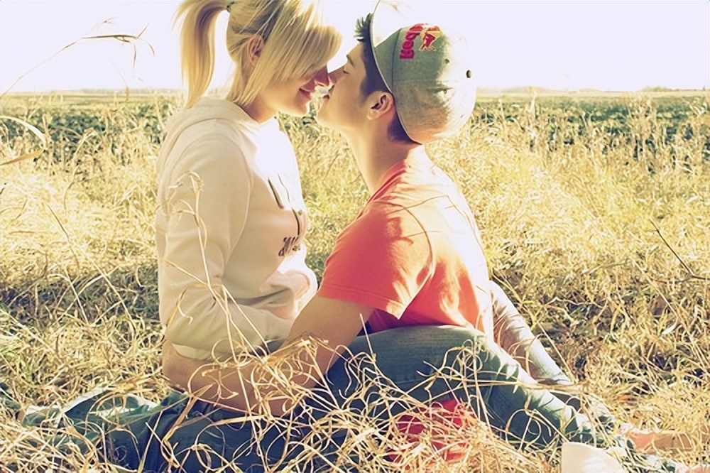 富有哲理的爱情说说语录,人生感悟的经典爱情说说