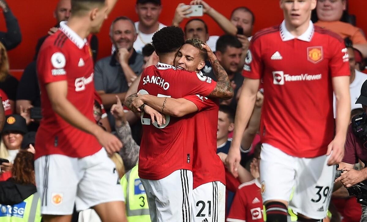 左倾如何解决？近两亿欧没补上缺口！曼联的关系户连钱都花不明白