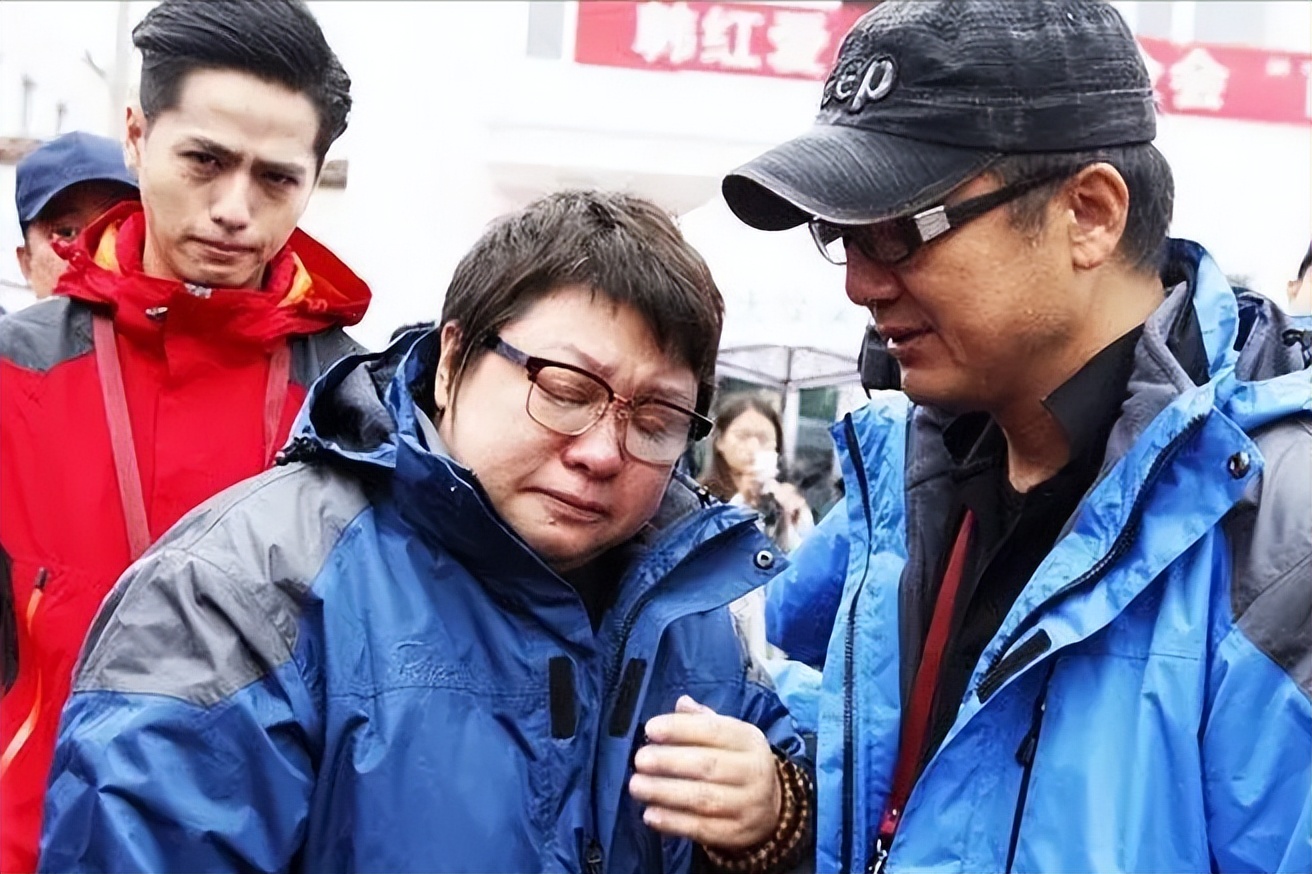 韩红被举报非法募捐的人是谁,韩红贪污3亿元