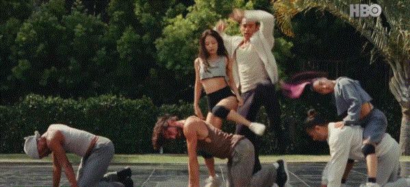 她这一脱，喜提史上最烂