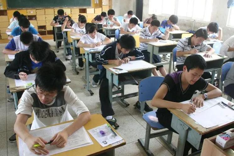 高考生查分途中晕倒,高考查分后进icu的学生醒了吗