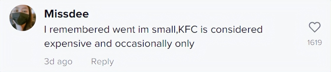 女孩子晒爸爸送的80元的包,女生晒父亲买的包