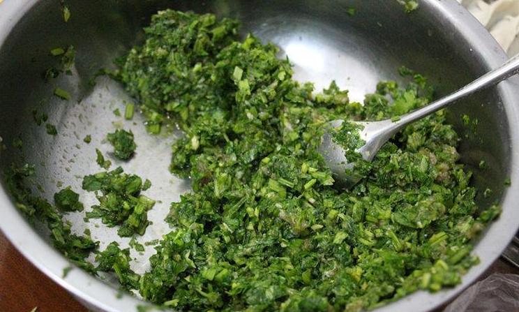 荠菜包饺子简单调馅料的方法,荠菜包饺子怎么做才能保持绿色