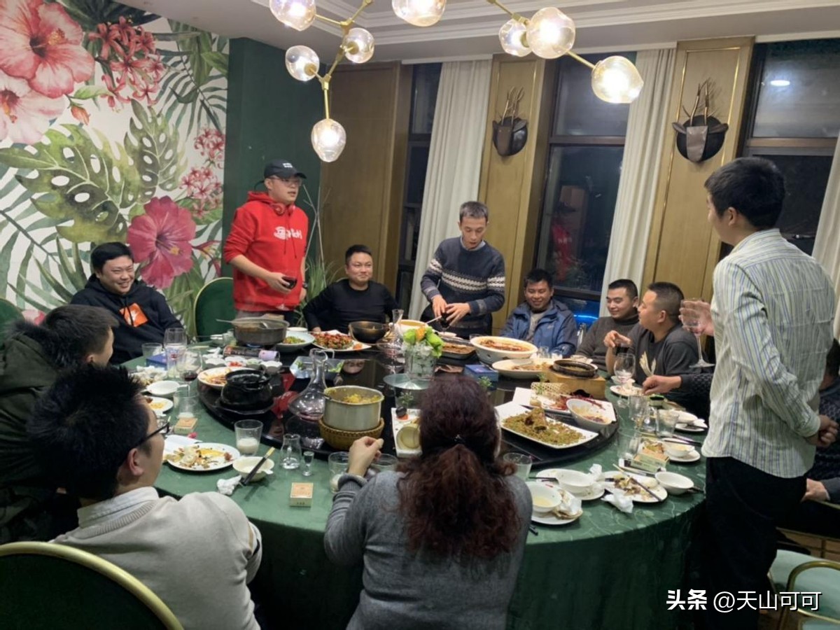 饭局领导让买烟什么意思,酒桌上朋友叫你出去买烟怎么办