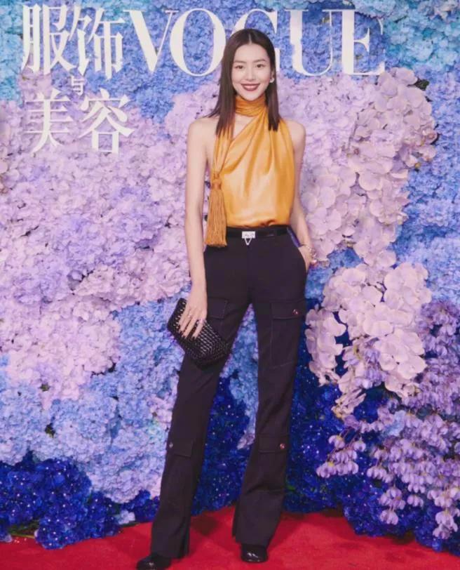 童瑶时尚芭莎红毯,杨幂惊艳亮相嘉人超级盛典红毯