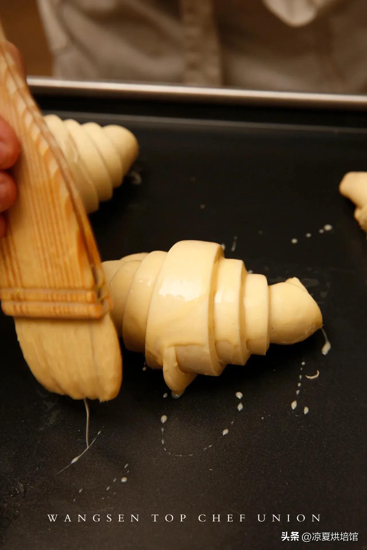 丹麦牛角开酥教程,手工奶酥吐司面包