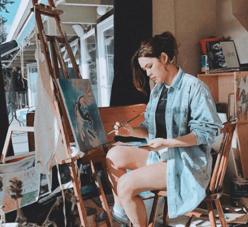 钟丽缇女儿在演唱会现场当众换衣，身材火辣，网友：和她妈一样