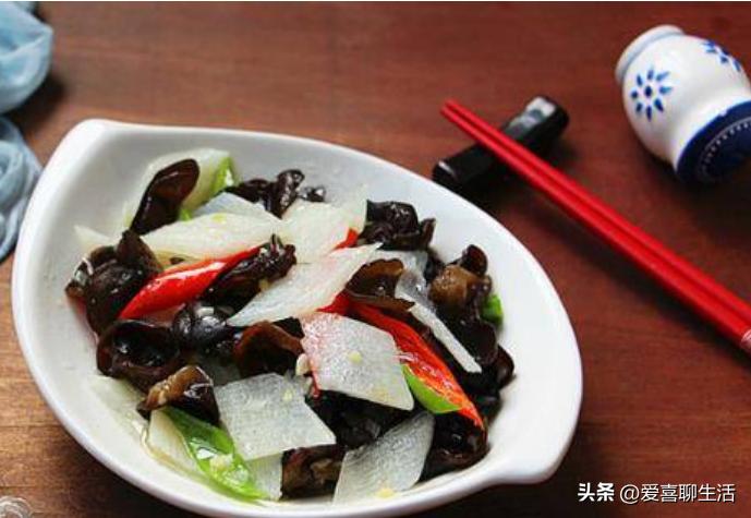 吃什么菜对腰恢复好,腰疼饮食要喝什么汤补腰