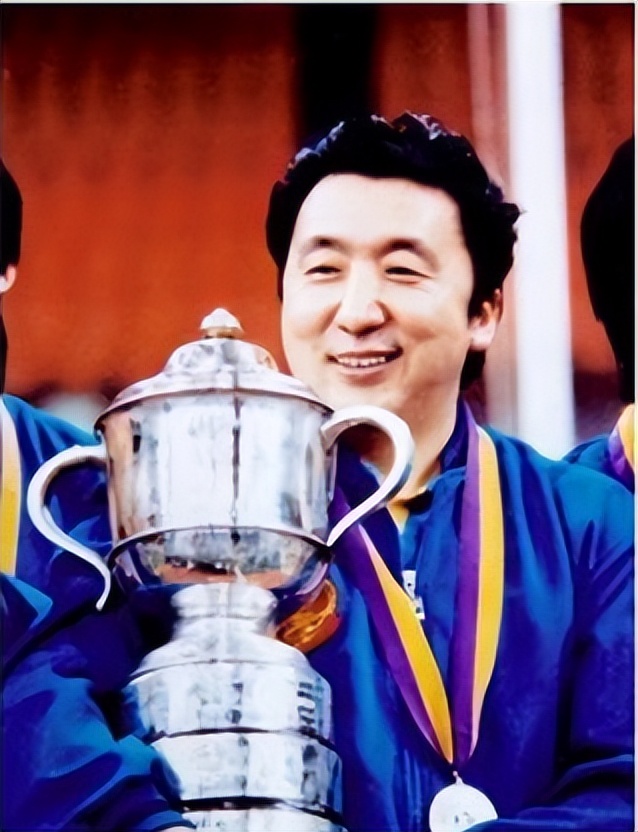 乒坛名帅蔡振华：曾向朋友借房住，儿子是当红男星