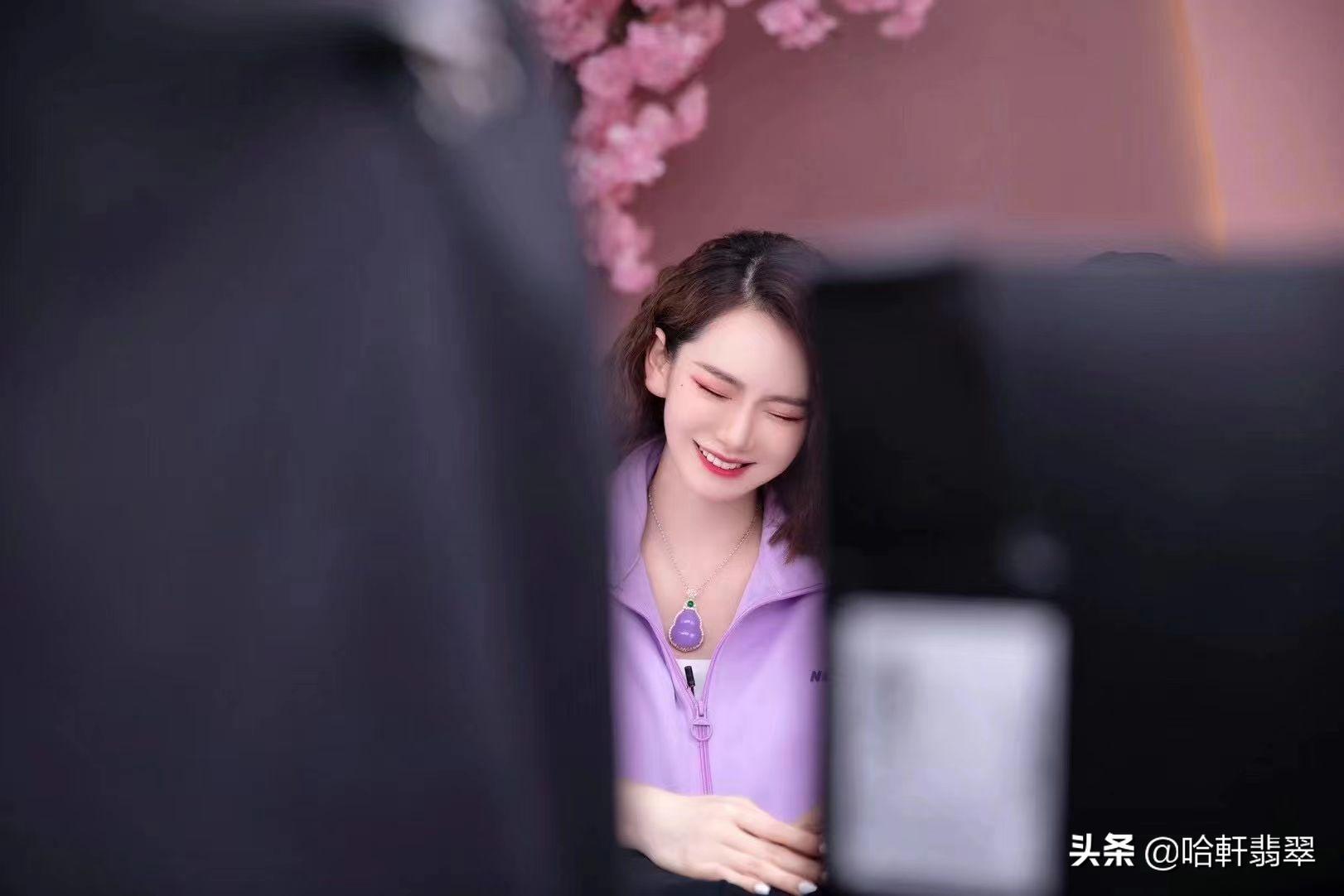 戚薇佩戴的紫罗兰葫芦吊坠，价值预估超百万？怎么也逃不过见光死