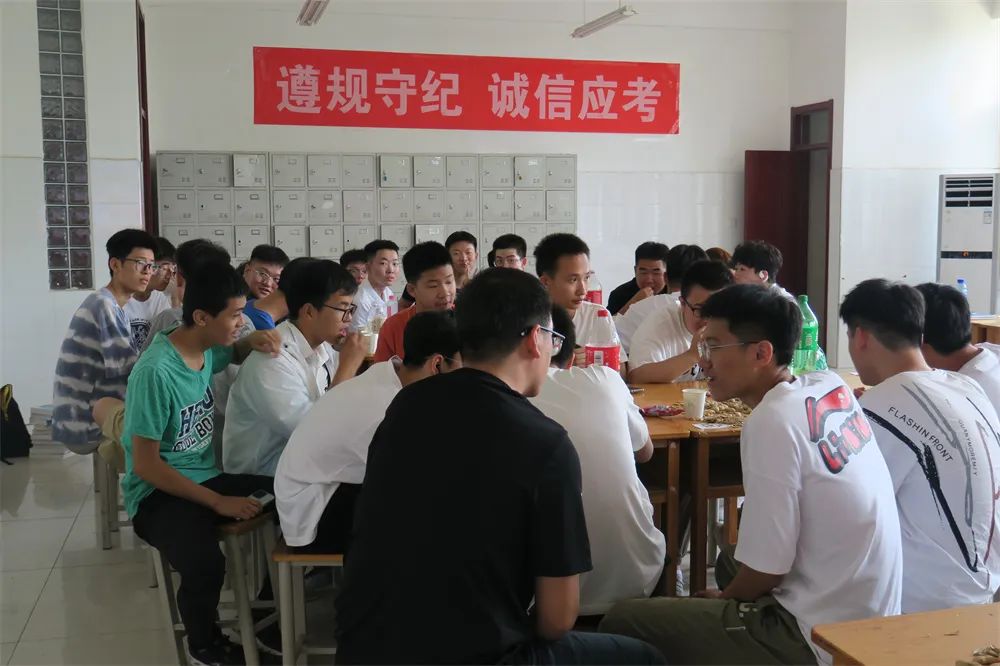 毕业季来临即将和母校说再见,毕业十年匆匆路过母校感言