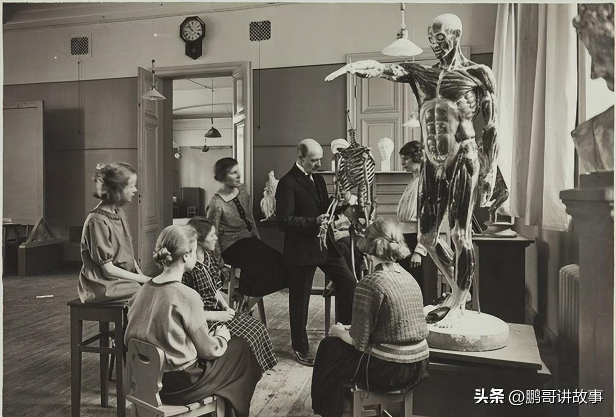 日军兽行：当着男人的面玷污了女儿，临走还残忍割下妻子乳房