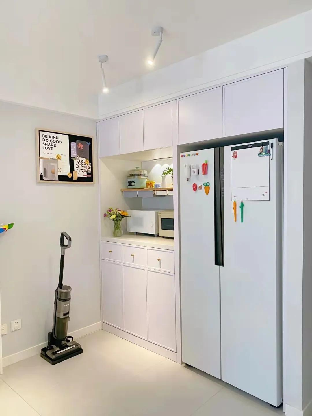 冰箱嵌入餐边柜深度多少才适合,冰箱嵌入餐边柜靠里还是靠外