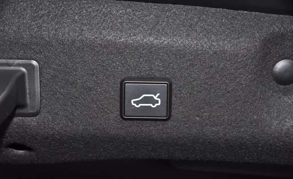 别克君威为啥这么便宜,别克君威和凡尔赛哪个值得买