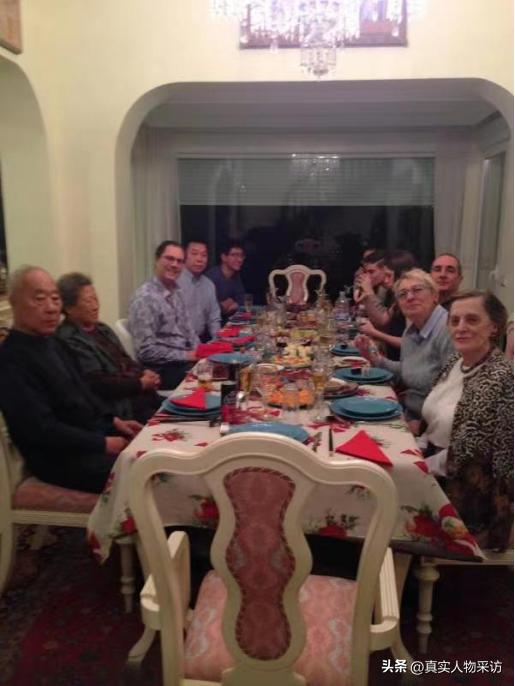 我身高1米57，50岁婚恋网相亲，被小5岁1米9西班牙大帅哥倒追