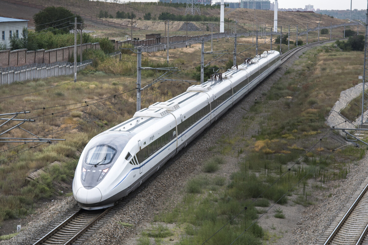 crh2a型动车组武汉铁路局报站,crh2g时速250公里高寒动车组