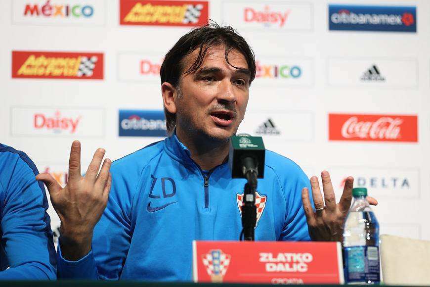 阿根廷3-0克罗地亚梅西突破,阿根廷点球赢后梅西跪地