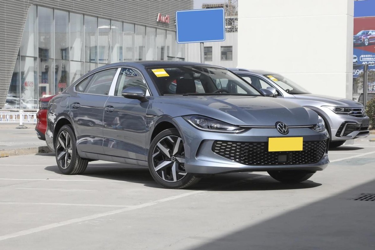 本田凌渡值得入手吗,年轻人第一次买车选suv还是轿车