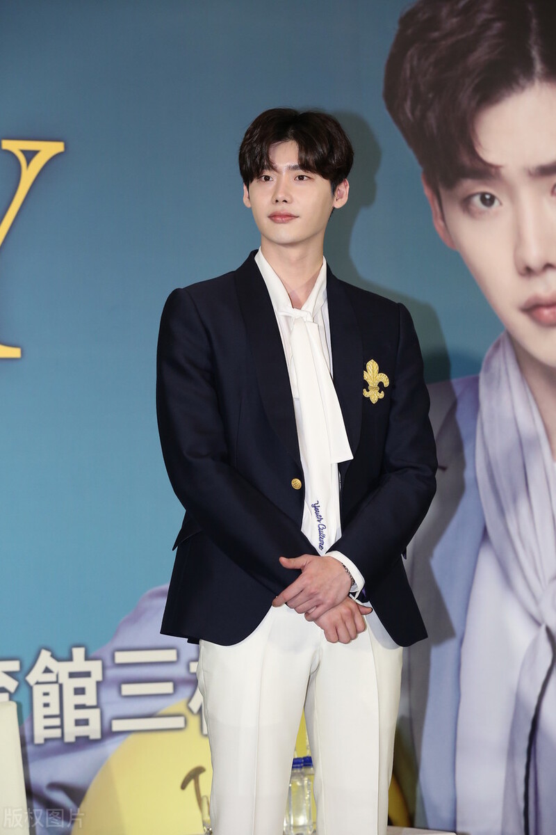 李钟硕怎么评价杨颖,李钟硕颜值变化史