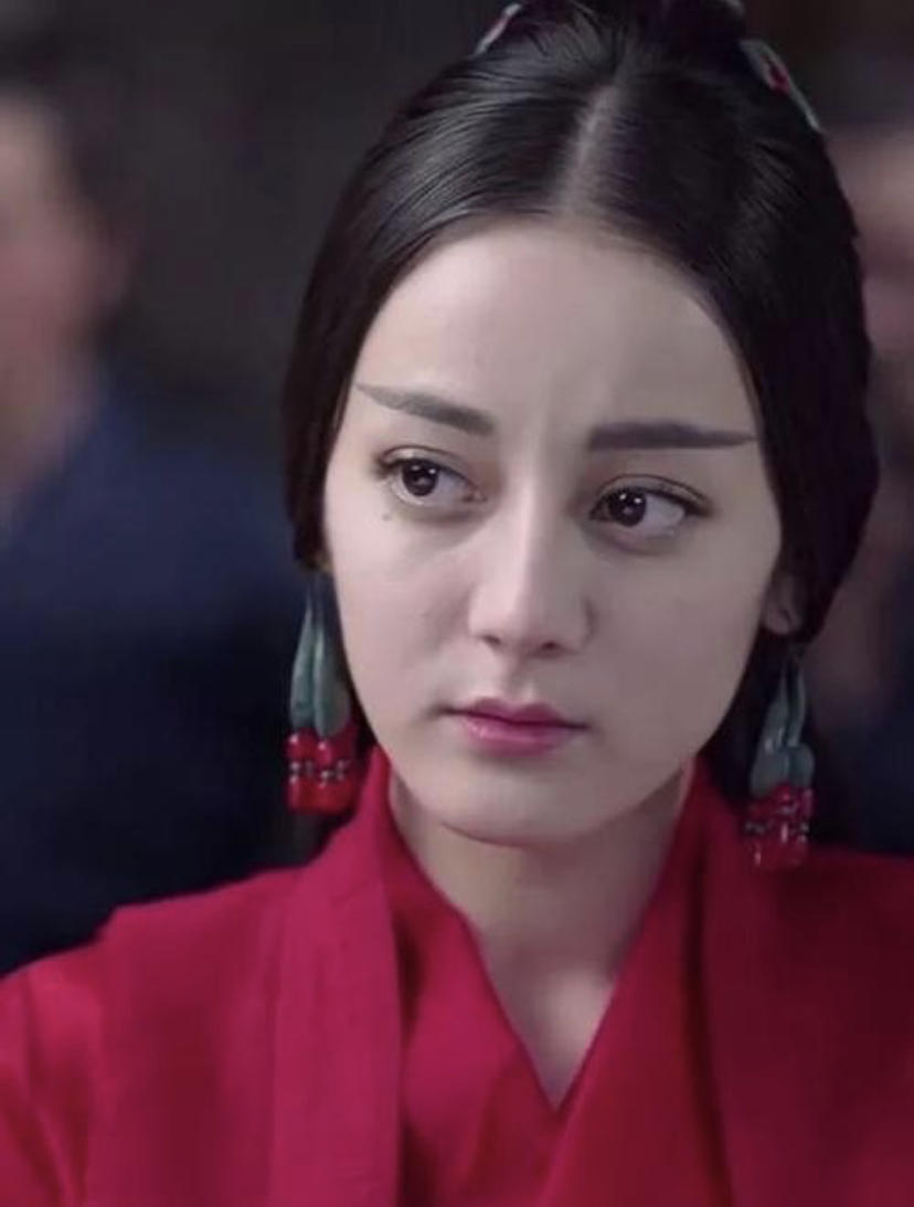 方脸大腮帮适合中分还是三七分,大饼脸中分超级简单又漂亮的发型