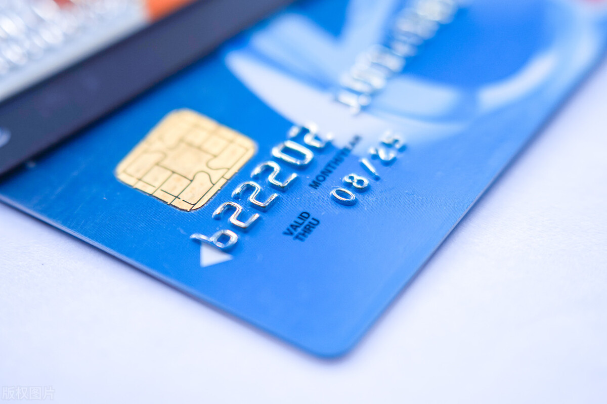 信用卡告别“狂飙”时代，银行员工互相开卡招揽“新客”