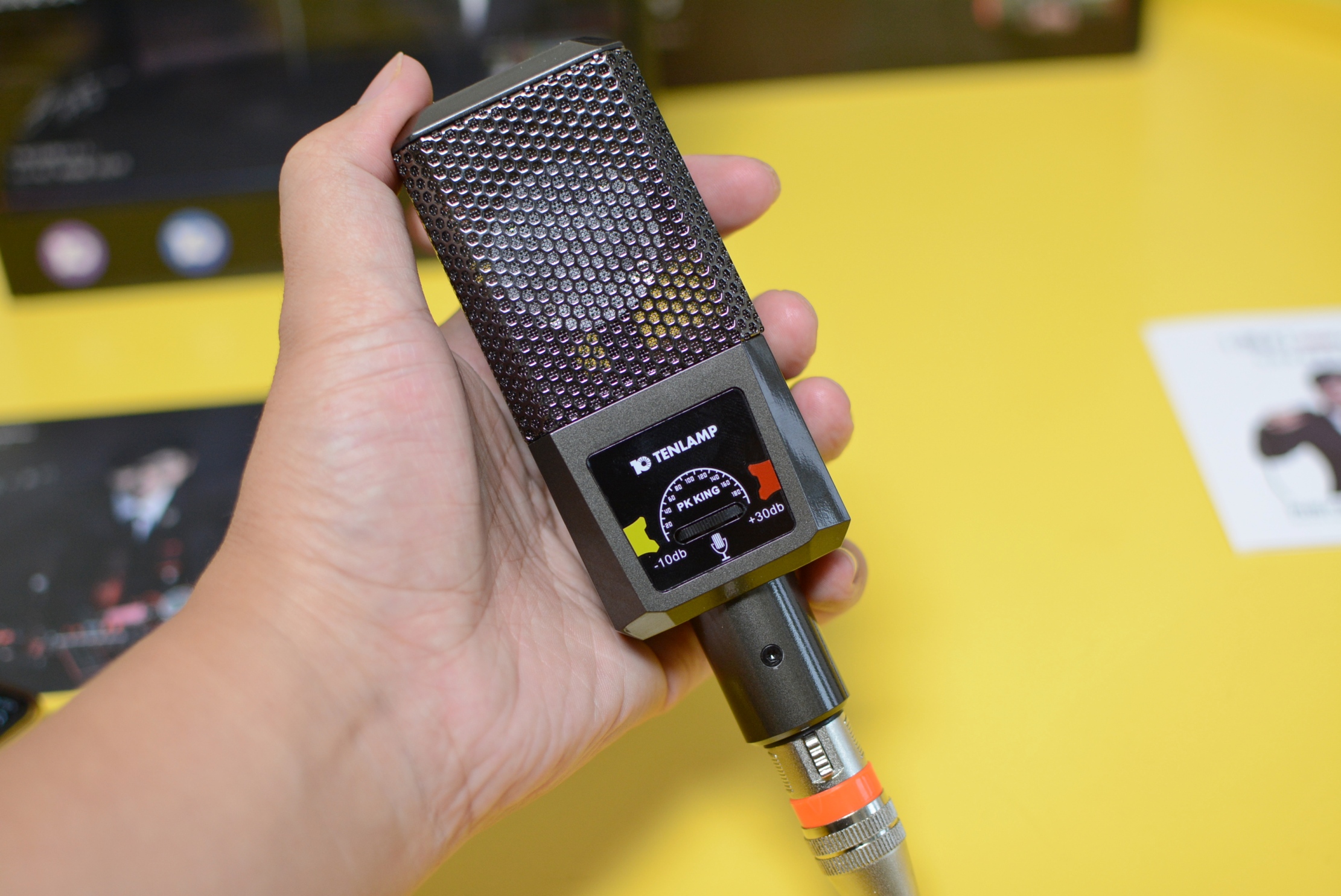 被董宇辉的才华打动，尝试开启直播，十盏灯G10声卡测评