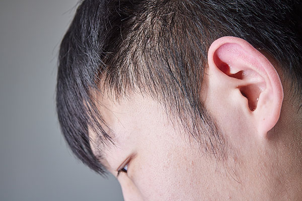 头皮总是出油有味道,头皮老是出油还有痘痘是什么原因