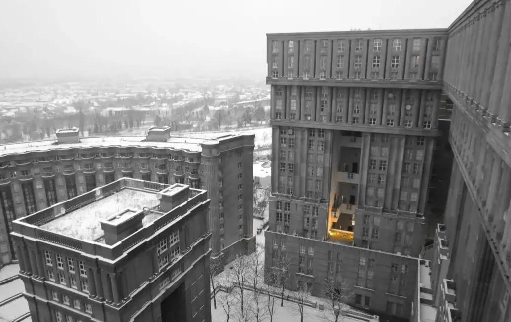 西班牙鬼才建筑师的梦幻世界,西班牙鬼才