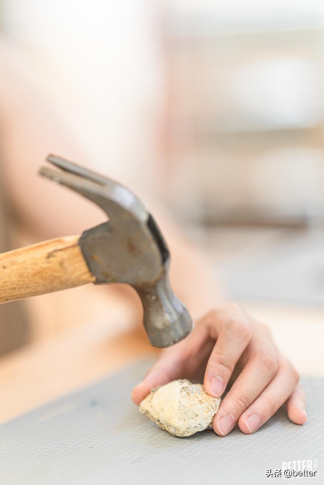 我在这家化石手作店，体验了一把「赌石」的快乐