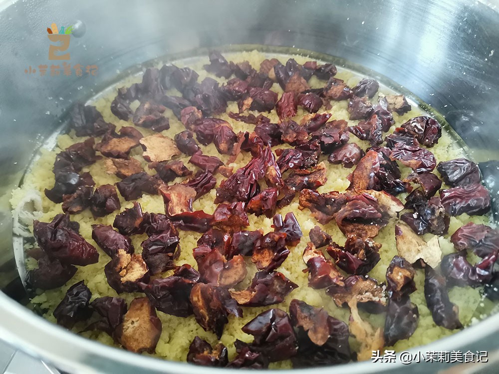 蒸年糕1斤面加多少水,蒸年糕一斤糯米粉加多少红糖