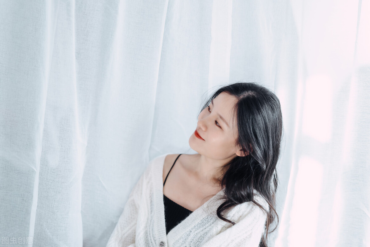 12星座水瓶座的性格,水瓶座女婚姻与什么星座男相配