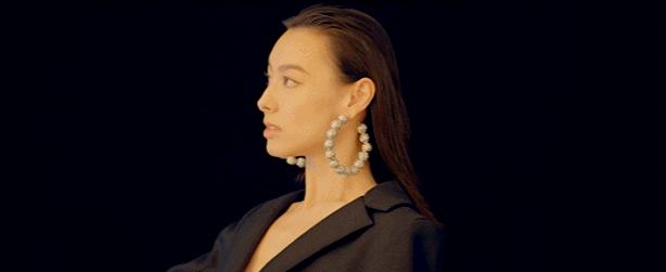 住前任20亿豪宅？拿了第一豪门天价分手费，她怎么还过成这样？