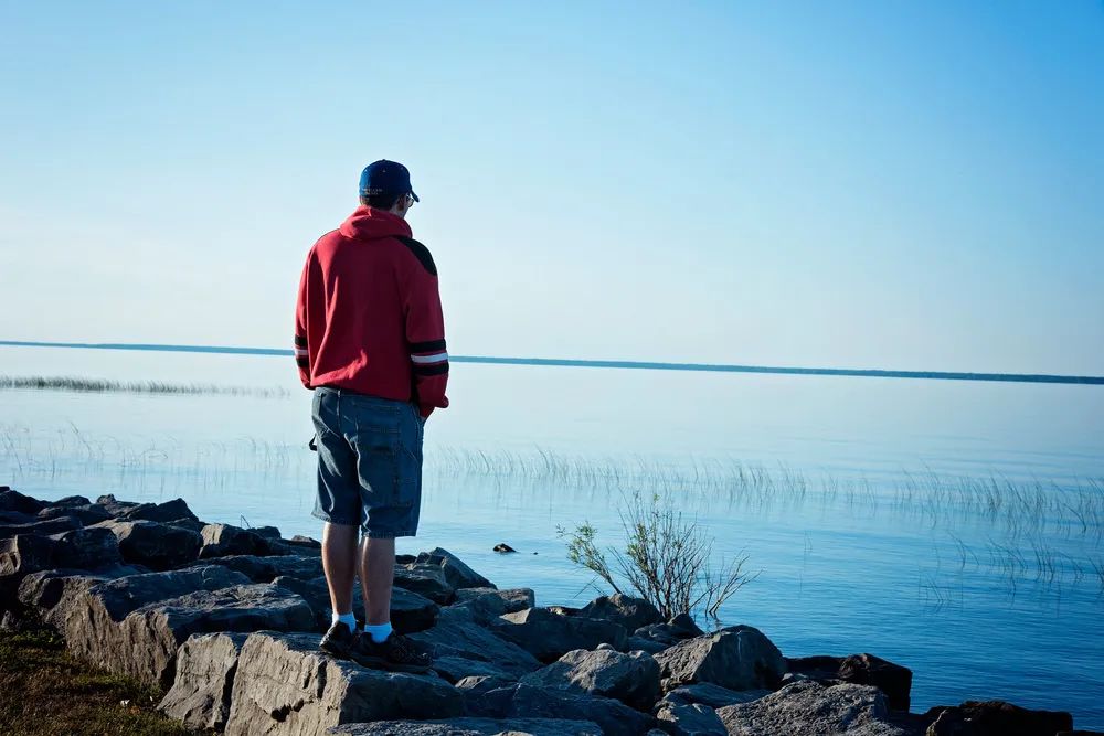 享受孤独是内心强大的一种自律,能享受孤独的人一定是内心强大的